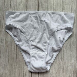 Seamless Cotton High Cut Briefs
Hanro